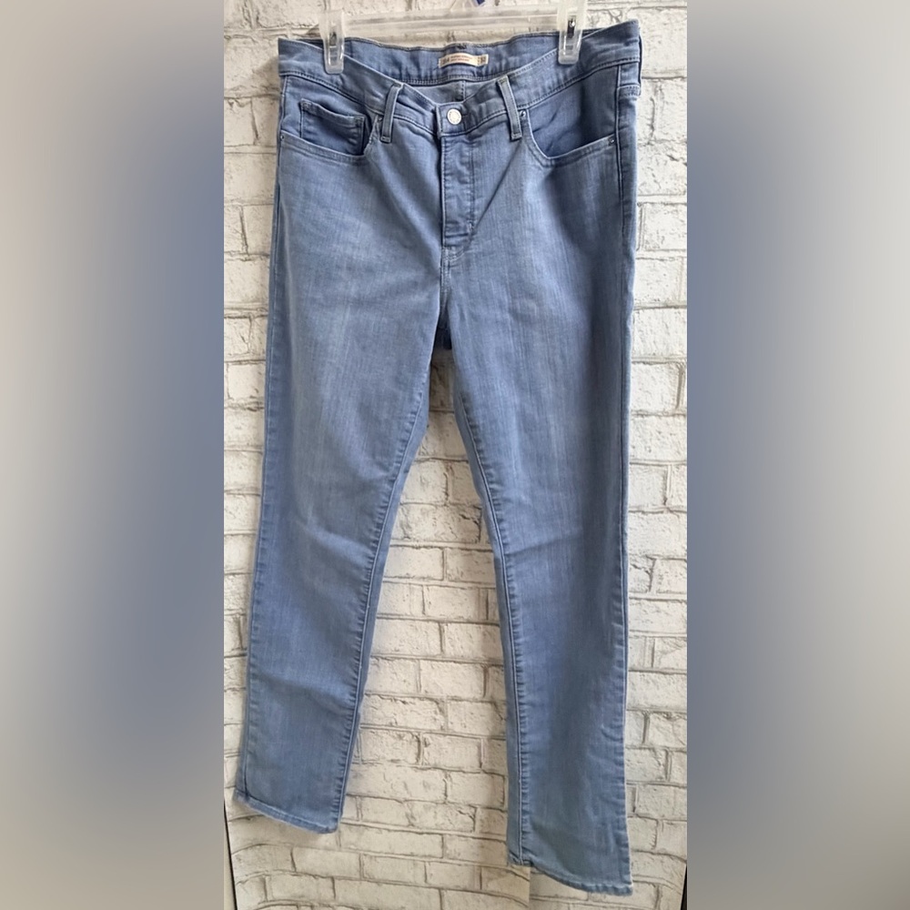 Levis Shaper Straight Jeans in Light Blue Wash